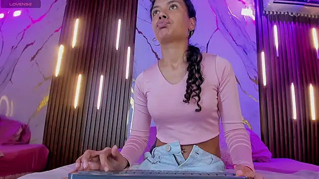 VictoriaDuart online show from 09.17.25