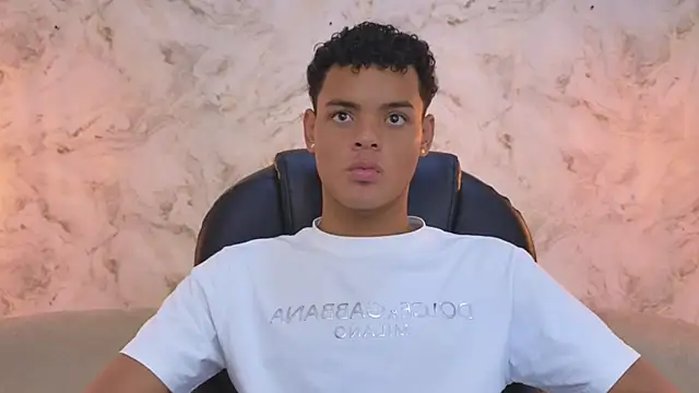 Snapshot of Valentino_Thompson chatting on 10.19.25 Valentino Thompson online show from 10.19.25
