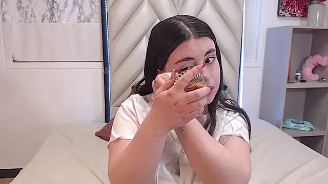 Snapshot of Vicluxxx chatting on 10.16.25 Vicluxxx online show from 10.16.25