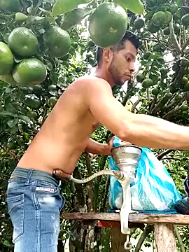 Snapshot of AlphaAlterX chatting on 10.04.25 AlphaAlterX online show from 10.04.25