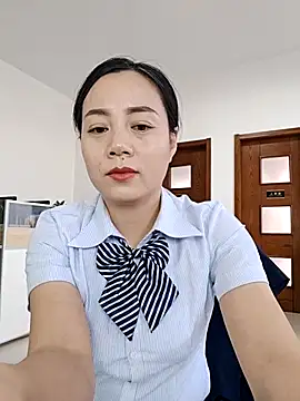 Snapshot of bingxin- chatting on 10.28.25 bingxin- online show from 10.28.25