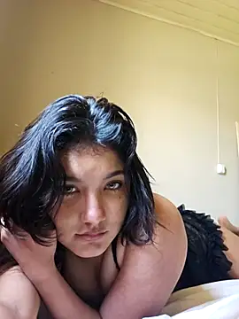 Snapshot of Hellenlin chatting on 10.04.25 Hellenlin online show from 10.04.25