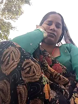 Snapshot of Hot_Seema83 chatting on 10.19.25 Hot Seema83 online show from 10.19.25