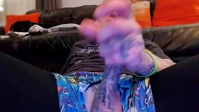 Snapshot of MRTATTWO chatting on 09.18.25 MRTATTWO online show from 09.18.25