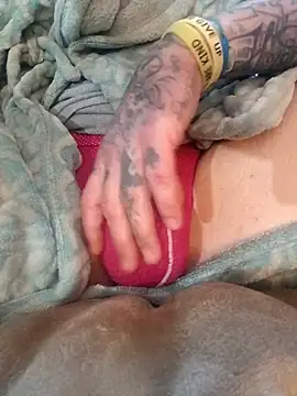 Snapshot of MRTATTWO chatting on 11.07.25 MRTATTWO online show from 11.07.25