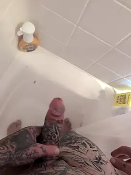 Snapshot of MRTATTWO chatting on 11.20.25 MRTATTWO online show from 11.20.25