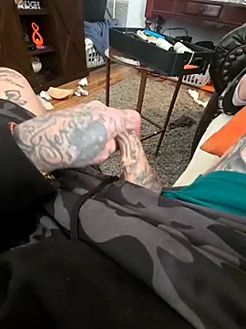 Snapshot of MRTATTWO chatting on 12.20.25 MRTATTWO online show from 12.20.25