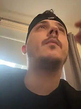 Snapshot of XXKieran chatting on 09.11.25 XXKieran online show from 09.11.25