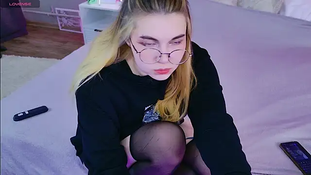 Evie Vall online show from 11.03.25