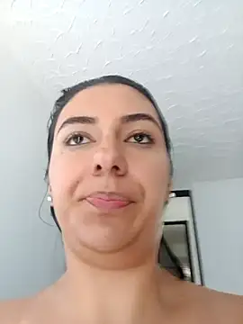 Snapshot of VioletaWalton1 chatting on 09.17.25 VioletaWalton1 online show from 09.17.25