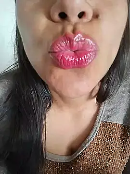 KittyHoleshot87 online show from 09.10.25