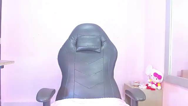 Snapshot of kiity_horny_ chatting on 10.29.25 kiity horny online show from 10.29.25