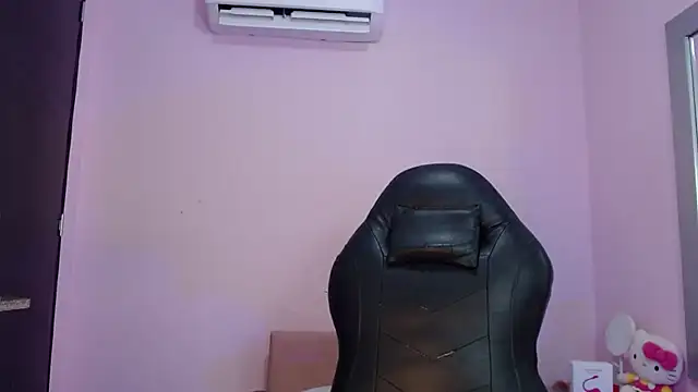 Snapshot of kiity_horny_ chatting on 11.01.25 kiity horny online show from 11.01.25