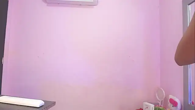 Snapshot of kiity_horny_ chatting on 12.20.25 kiity horny online show from 12.20.25