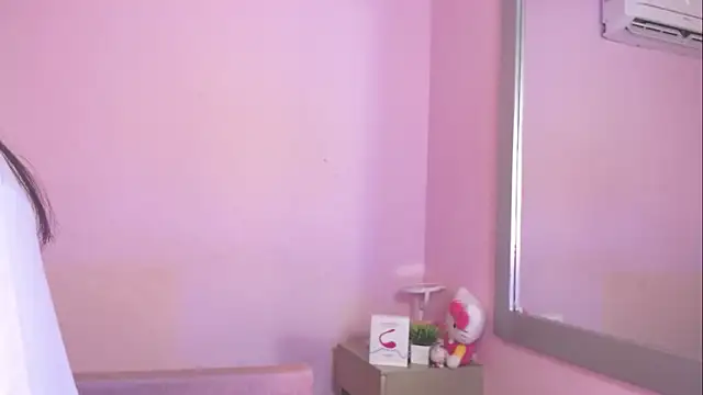 Snapshot of kiity_horny_ chatting on 12.22.25 kiity horny online show from 12.22.25