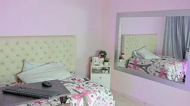 Snapshot of kiity_horny_ chatting on 02.19.26 kiity horny online show from 02.19.26