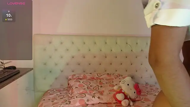 Snapshot of kiity_horny_ chatting on 03.25.26 kiity horny online show from 03.25.26