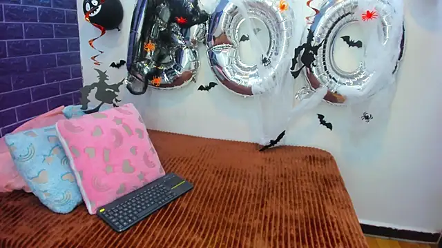 Cora 222 online show from 11.01.25