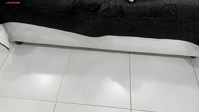 Snapshot of NiraLux chatting on 10.07.25 NiraLux online show from 10.07.25