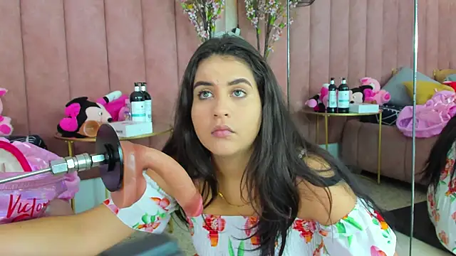 LizzyOlsen online show from 10.18.25