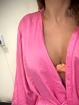 Snapshot of dubaichocc chatting on 09.28.25 dubaichocc online show from 09.28.25