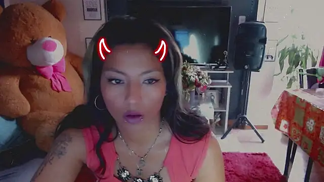 Snapshot of ScarletSizzling chatting on 10.30.25 ScarletSizzling online show from 10.30.25