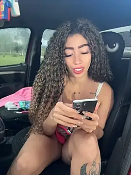 Snapshot of roxyrougee chatting on 05.15.26 roxyrougee online show from 05.15.26