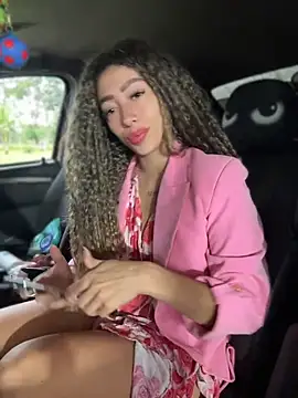 Snapshot of roxyrougee chatting on 05.19.26 roxyrougee online show from 05.19.26