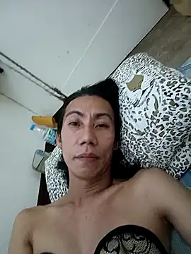 Snapshot of xx9inchesCOCKxx chatting on 11.05.25 xx9inchesCOCKxx online show from 11.05.25