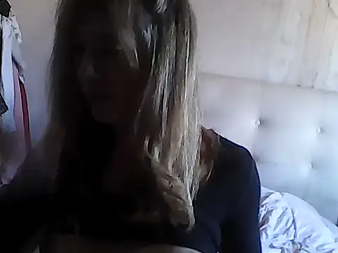 Snapshot of Transfanny chatting on 09.12.25 Transfanny online show from 09.12.25