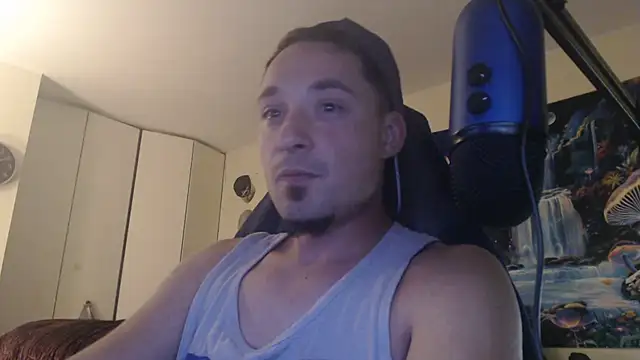 Snapshot of YoBlezz chatting on 09.18.25 YoBlezz online show from 09.18.25