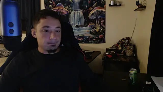 Snapshot of YoBlezz chatting on 09.21.25 YoBlezz online show from 09.21.25