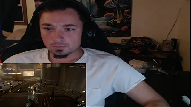 Snapshot of YoBlezz chatting on 09.22.25 YoBlezz online show from 09.22.25