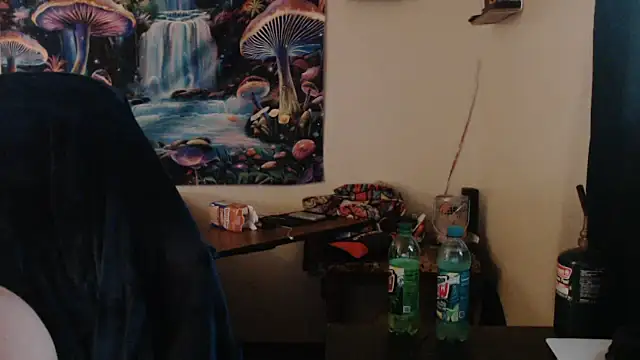 Snapshot of YoBlezz chatting on 09.22.25 YoBlezz online show from 09.22.25