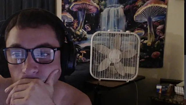 Snapshot of YoBlezz chatting on 09.27.25 YoBlezz online show from 09.27.25