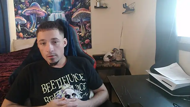 Snapshot of YoBlezz chatting on 09.29.25 YoBlezz online show from 09.29.25