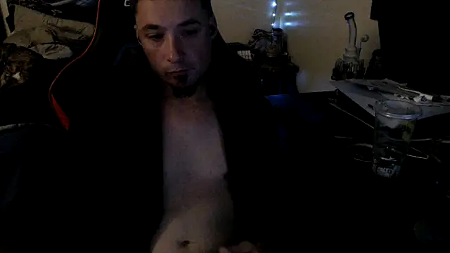 Snapshot of YoBlezz chatting on 10.05.25 YoBlezz online show from 10.05.25