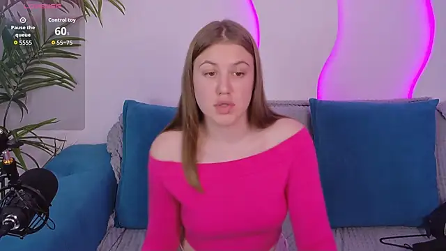 MelanieHenders online show from 09.24.25