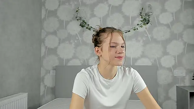 VelvetRisque online show from 11.18.25