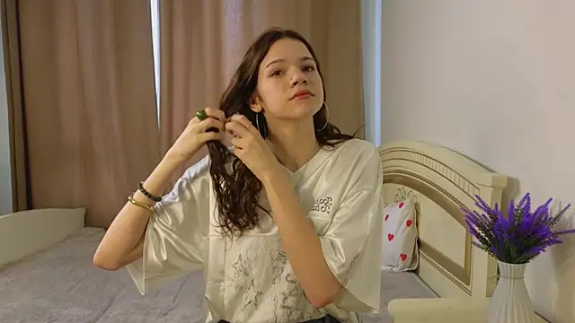 VelvetRisque online show from 04.22.26