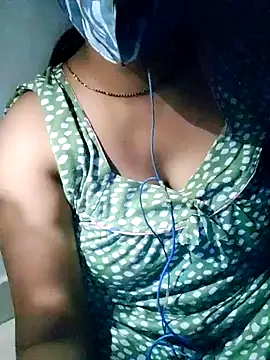 Snapshot of Alina-khan chatting on 04.21.26 Alina-khan online show from 04.21.26