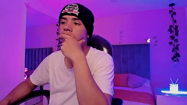 Muscle Scott online show from 11.12.25