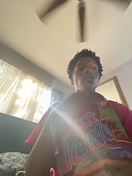 Snapshot of dmmeformerch chatting on 02.22.26 dmmeformerch online show from 02.22.26