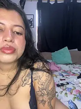 Snapshot of Emma_2903 chatting on 10.27.25 Emma 2903 online show from 10.27.25