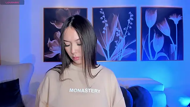 AnnaHoffman  online show from 10.16.25