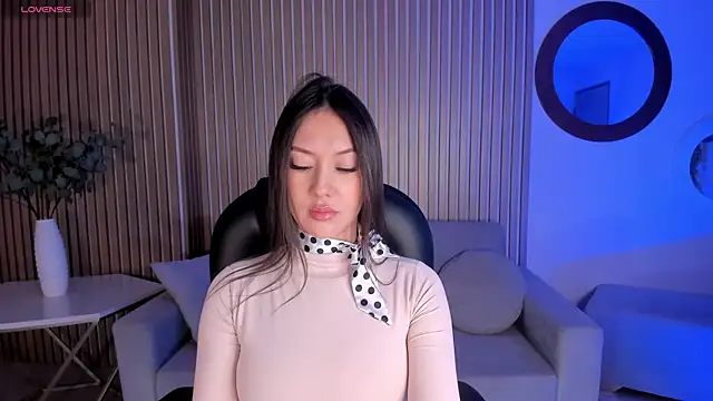 AnnaHoffman  online show from 10.17.25