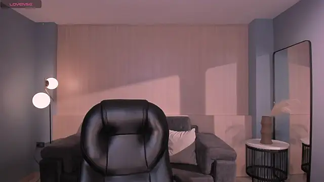 MayaMoretti  online show from 04.04.26