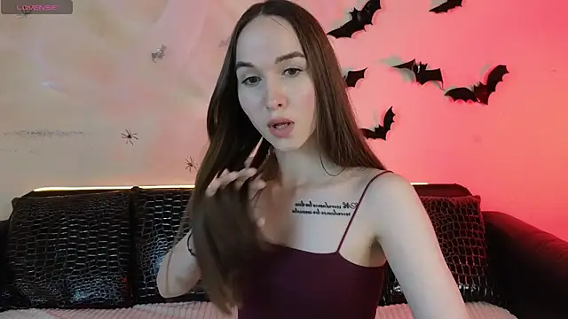 Angeel Kate online show from 10.24.25