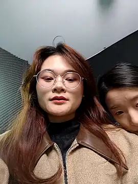 Snapshot of Xxq-20 chatting on 10.26.25 Xxq-20 online show from 10.26.25