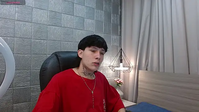 Snapshot of Iantwink18 chatting on 10.14.25 Iantwink18 online show from 10.14.25